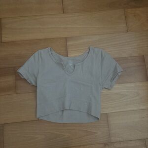 Amazon Light Gray Women's Short Sleeve Top